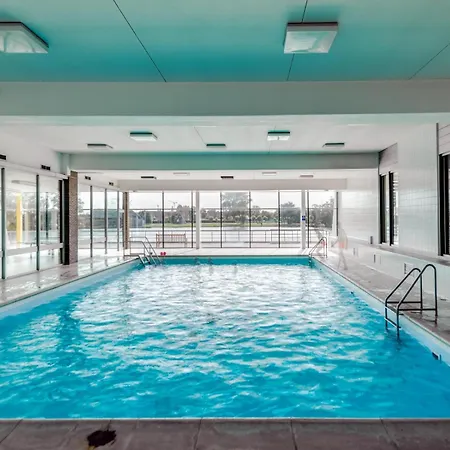 Huswell - With View & Common Indoor Pool Apartment *