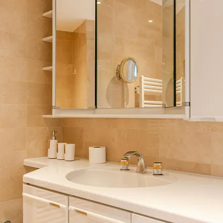 Huswell - With View & Common Indoor Pool Apartment