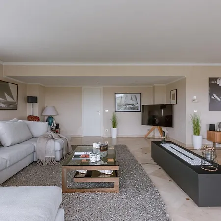 Apartment Huswell - With View & Common Indoor Pool *